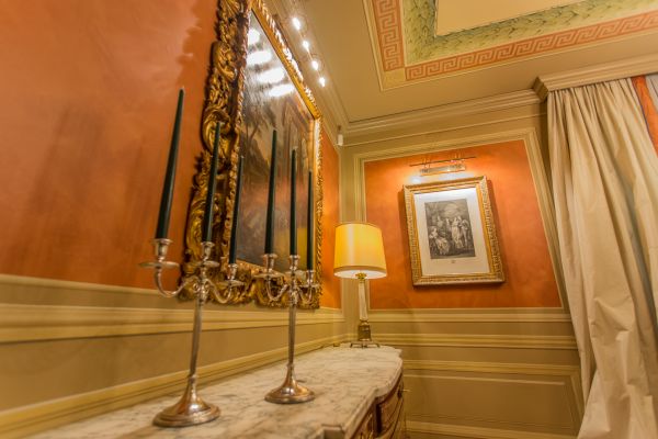 Ambiente con decorazioni classiche, soggiorno Ambiente con decorazioni classiche, soggiorno