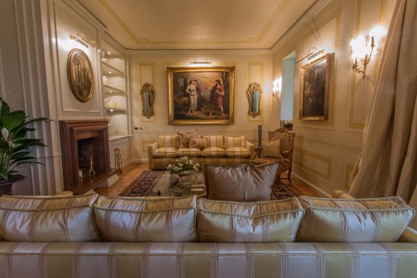 Ambiente con decorazioni classiche, soggiorno Ambiente con decorazioni classiche, soggiorno