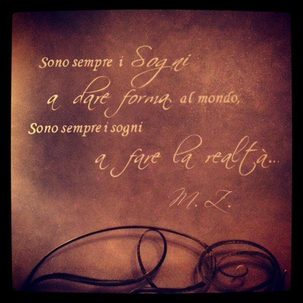 Scritte pareti; decorazione scritta, decorazioni brescia; decori per interni; idee scritte muro