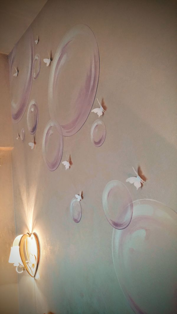 Pink bubbles and butterfly Stanze a tema brescia; decorazioni muri; decorazioni stanze bambini